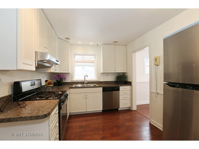 525 Crest St, Wheaton, IL 60187 photo 4