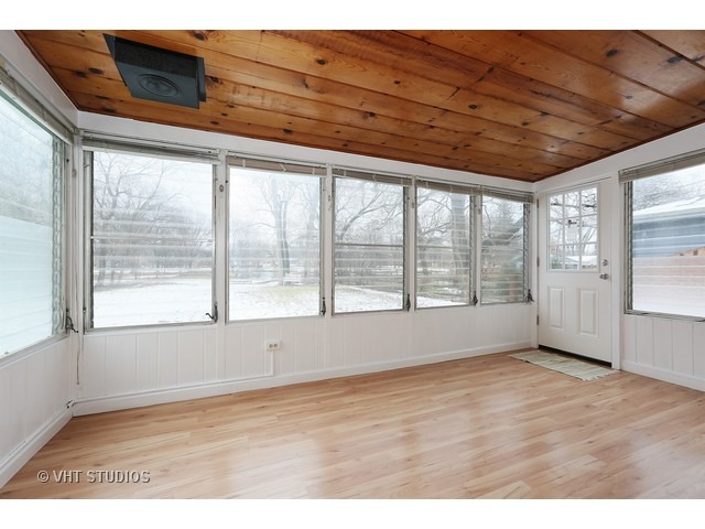 525 Crest St, Wheaton, IL 60187 photo 8