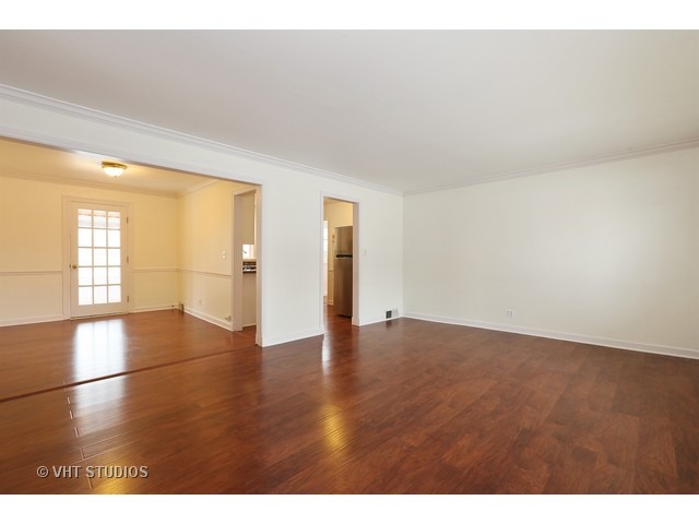 525 Crest St, Wheaton, IL 60187 photo 3