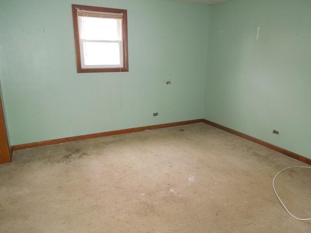327 Burbank Ave, Woodstock, IL 60098 photo 5