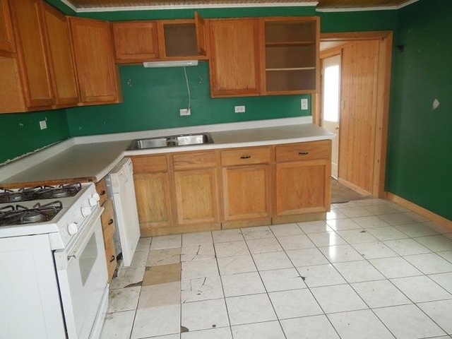 327 Burbank Ave, Woodstock, IL 60098 photo 10