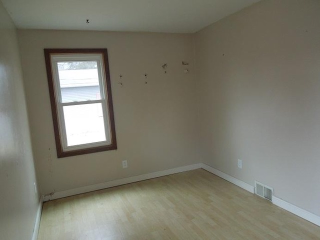 327 Burbank Ave, Woodstock, IL 60098 photo 9