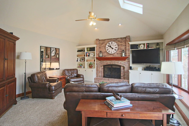 1534 Falcon Dr, Wheaton, IL 60187 photo 9