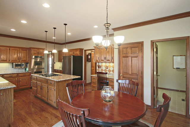 1534 Falcon Dr, Wheaton, IL 60187 photo 7