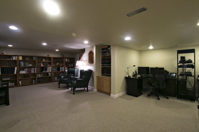 1534 Falcon Dr, Wheaton, IL 60187 photo 21