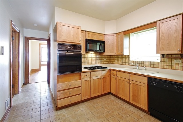 1933 W Grace St, Chicago, IL 60613 photo 9