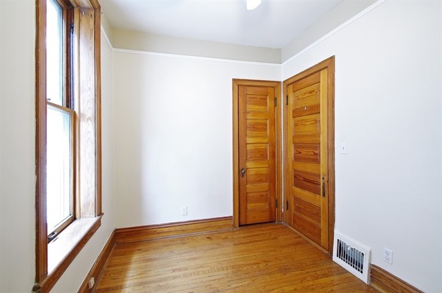 1933 W Grace St, Chicago, IL 60613 photo 11