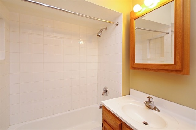 1933 W Grace St, Chicago, IL 60613 photo 12