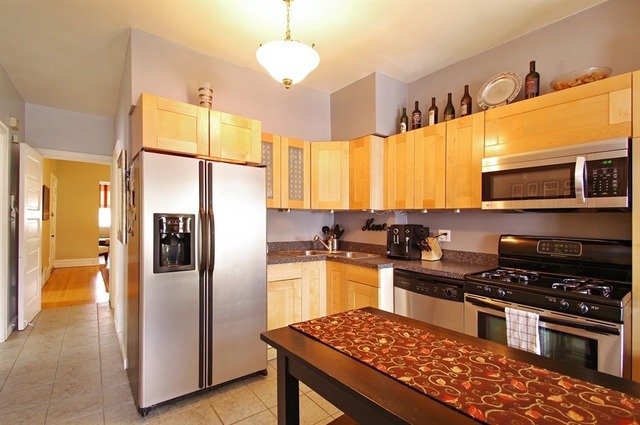 1933 W Grace St, Chicago, IL 60613 photo 2