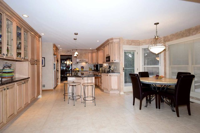 606 Robin Ct, Roselle, IL 60172 photo 9