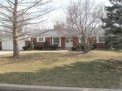1316 Centennial Dr, Peru, IL 61354 photo 1