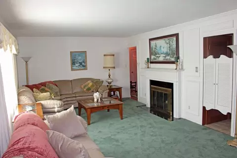 1316 Centennial Dr, Peru, IL 61354 photo 2