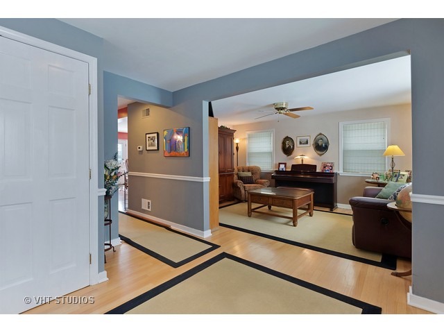 712 Hermitage Dr, Deerfield, IL 60015 photo 2