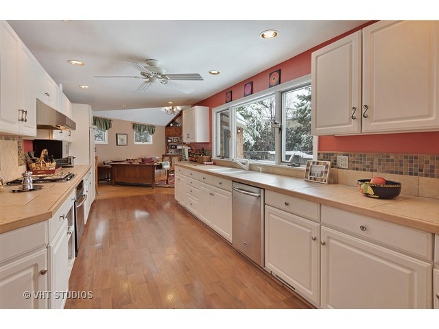712 Hermitage Dr, Deerfield, IL 60015 photo 8