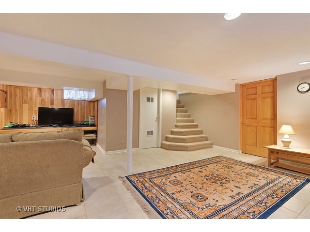 712 Hermitage Dr, Deerfield, IL 60015 photo 9