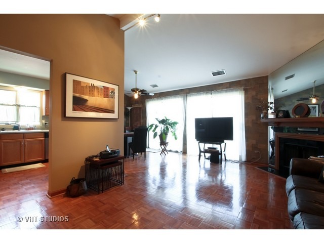 248 Brookside Ln #D, Willowbrook, IL 60527 photo 3