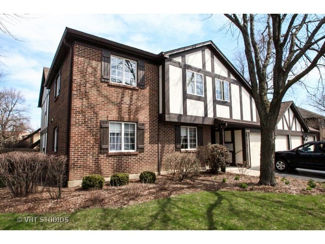 248 Brookside Ln #D, Willowbrook, IL 60527 photo 1