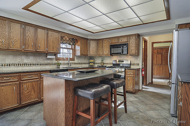 2285 Lakeside Dr, Aurora, IL 60504 photo 3