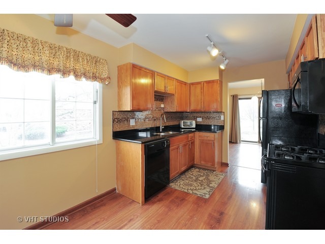 1678 Groton Ct, Wheaton, IL 60189 photo 4