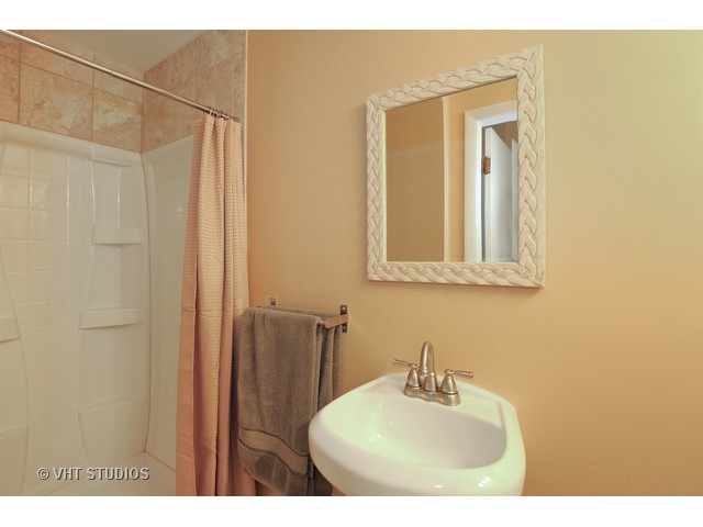 1678 Groton Ct, Wheaton, IL 60189 photo 13