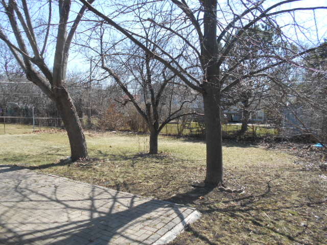 2009 E Seminole Ln, Mount Prospect, IL 60056 photo 3