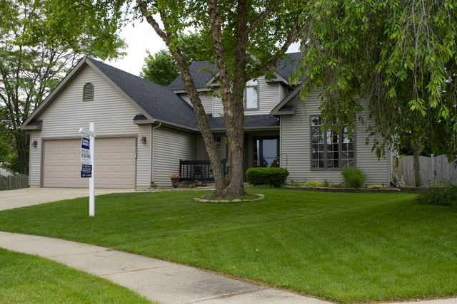 4703 Colony Ct, Mchenry, IL 60050 photo 1