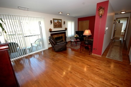 33 Creekside Cir #D, Elgin, IL 60123 photo 3