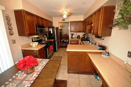 33 Creekside Cir #D, Elgin, IL 60123 photo 12