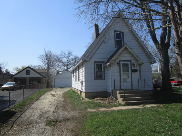 787 Stewart Ave, Elgin, IL 60120 photo 1
