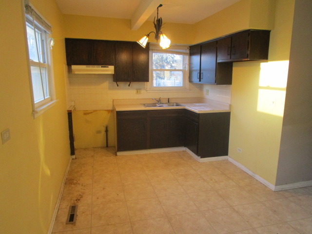 787 Stewart Ave, Elgin, IL 60120 photo 10