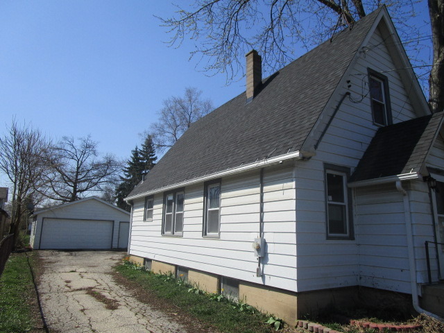 787 Stewart Ave, Elgin, IL 60120 photo 2