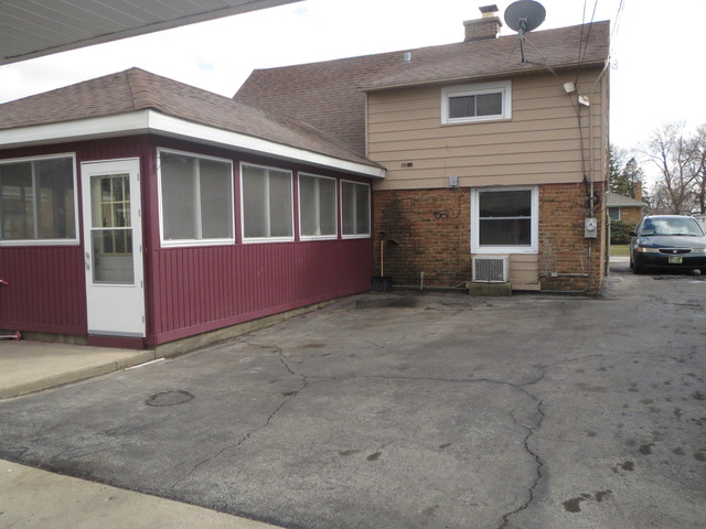 8110 45th Pl, Lyons, IL 60534 photo 2