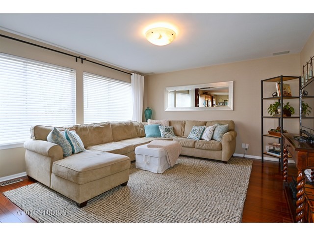 3282 Stratton Ln, Aurora, IL 60502 photo 8