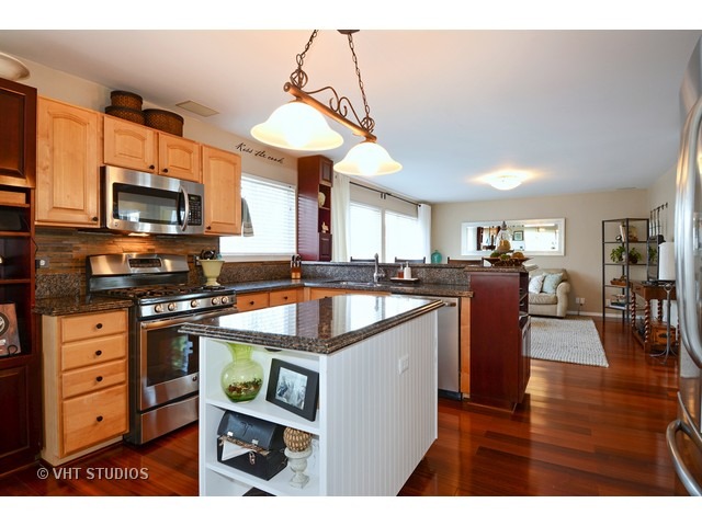 3282 Stratton Ln, Aurora, IL 60502 photo 4