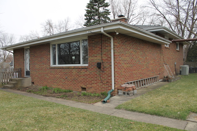 550 E Division St, Lockport, IL 60441 photo 2