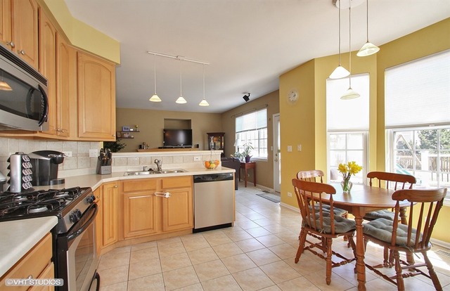 125 Lemans Dr, Wheeling, IL 60090 photo 4