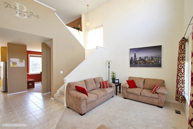 125 Lemans Dr, Wheeling, IL 60090 photo 1