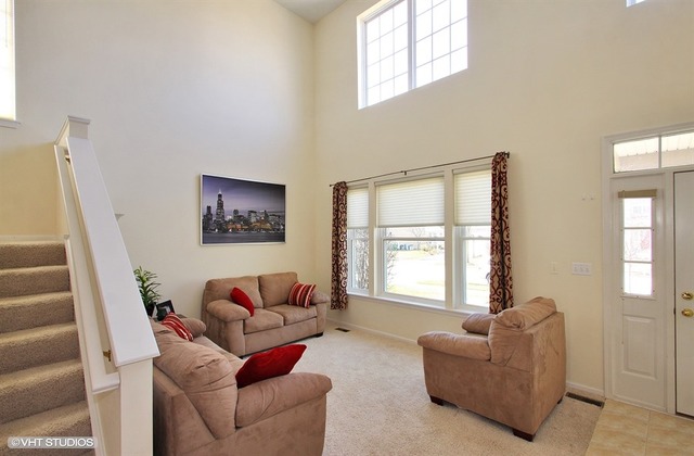 125 Lemans Dr, Wheeling, IL 60090 photo 2