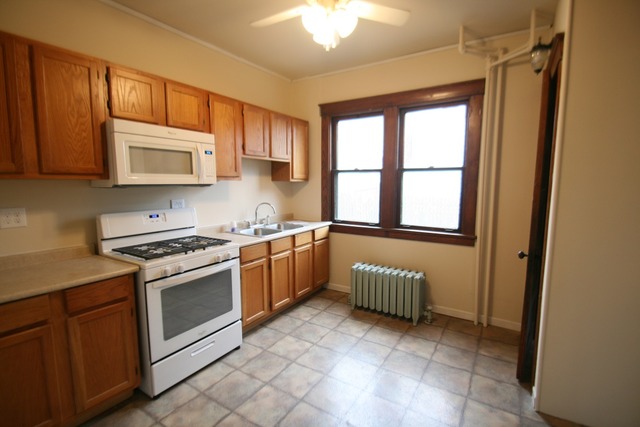 515 Forest Ave, Aurora, IL 60505 photo 7