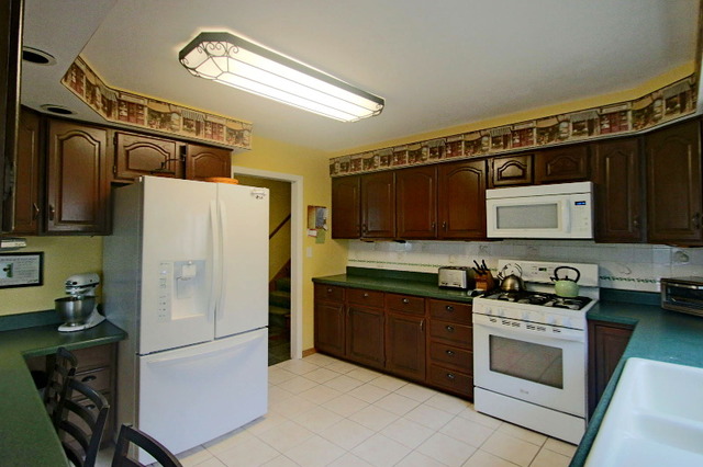 2136 Glencoe St, Wheaton, IL 60187 photo 8