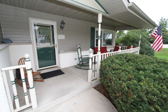 2136 Glencoe St, Wheaton, IL 60187 photo 2