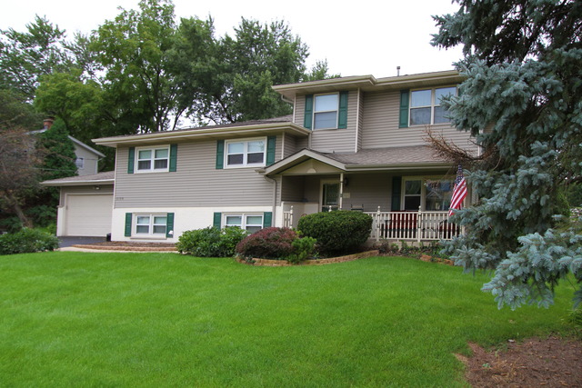 2136 Glencoe St, Wheaton, IL 60187 photo 1