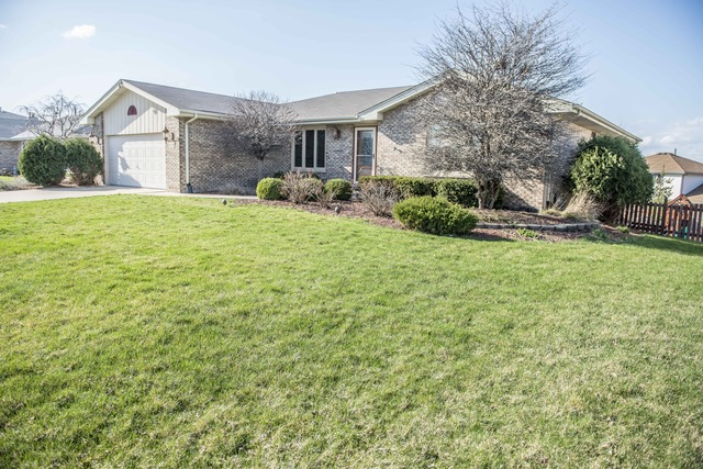 9230 Willow Ln, Mokena, IL 60448 photo 1