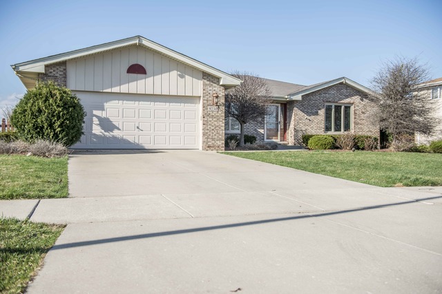 9230 Willow Ln, Mokena, IL 60448 photo 2