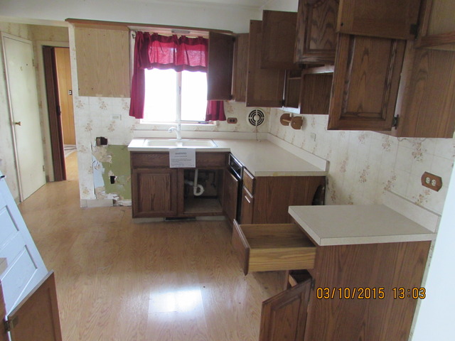 312 Wayne St, Park Forest, IL 60466 photo 2
