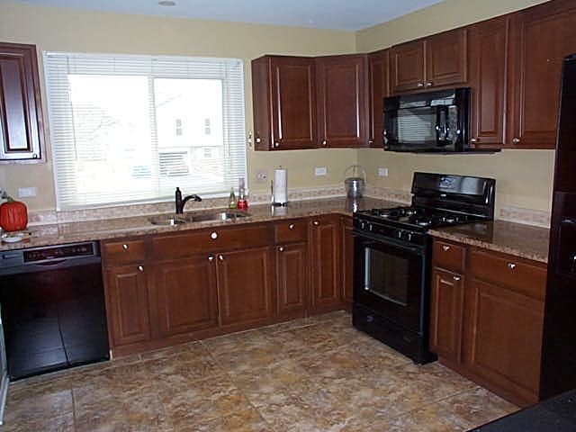 260 E Country Dr, Bartlett, IL 60103 photo 2