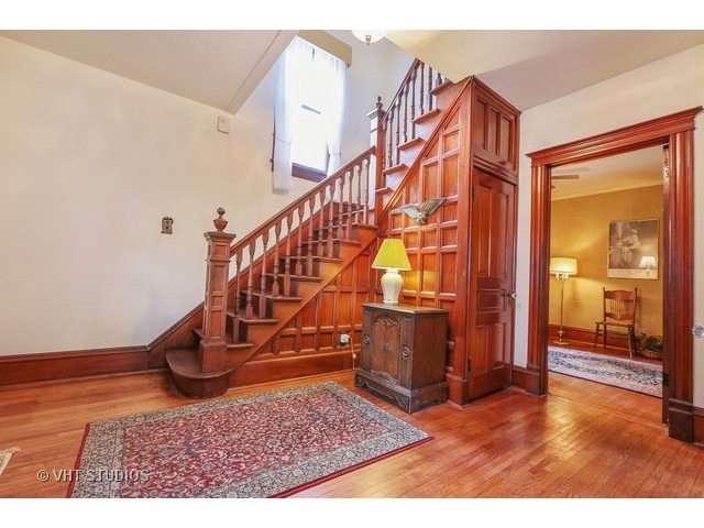 117 Hill Ave, Elgin, IL 60120 photo 3