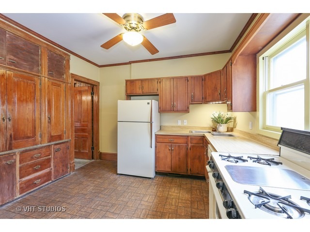 117 Hill Ave, Elgin, IL 60120 photo 8