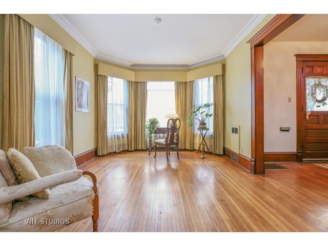 117 Hill Ave, Elgin, IL 60120 photo 4