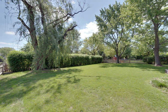 1925 Somerset Ln, Wheaton, IL 60189 photo 25